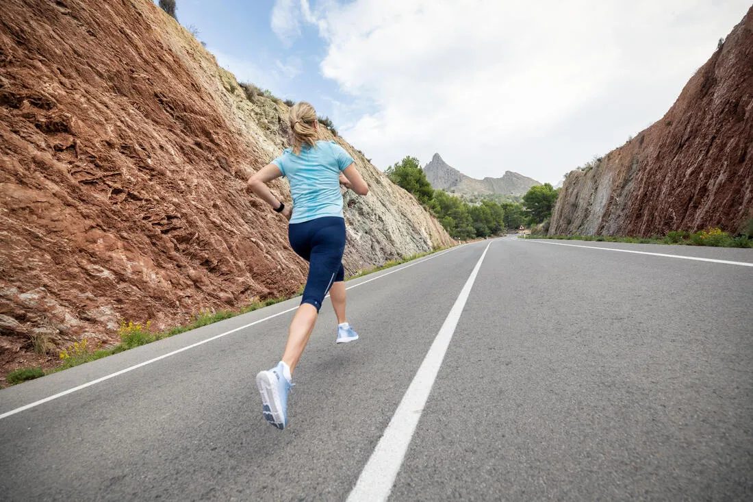 Women's Seamless Running& Trail Running T-Shirt-KIPRUN Run 500 Comfort